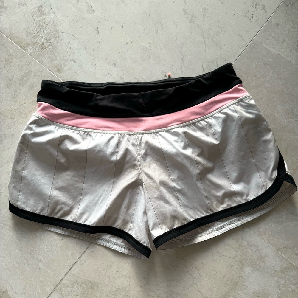 Lululemon Athletica Groovy Run shorts. Gingham plaid size 8. - Picture 3 of 9